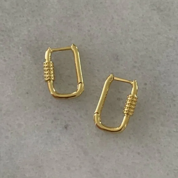 Gold Oval Hoop Chunky Earrings Brand New - Picture 1 of 3